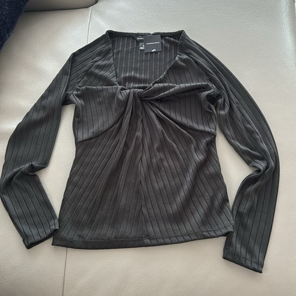 Club Monaco front twist top long sleeve - Picture 5 of 8